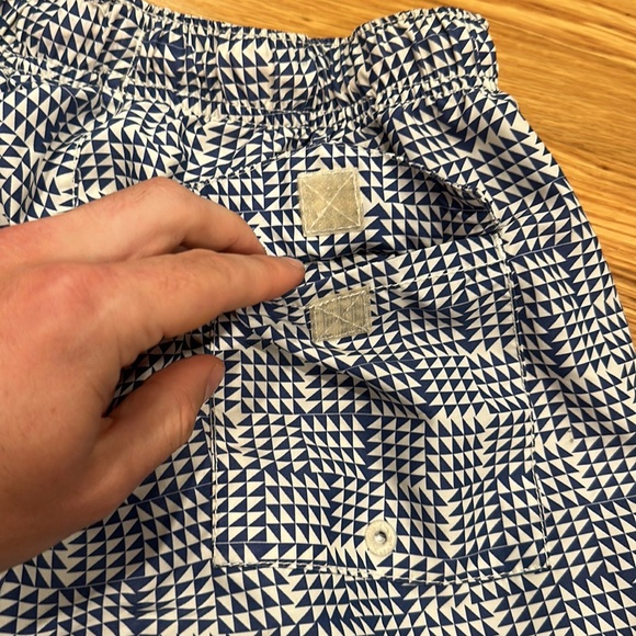 Tommy Bahama Swim Trunks, size MEDIUM. - Picture 3 of 4